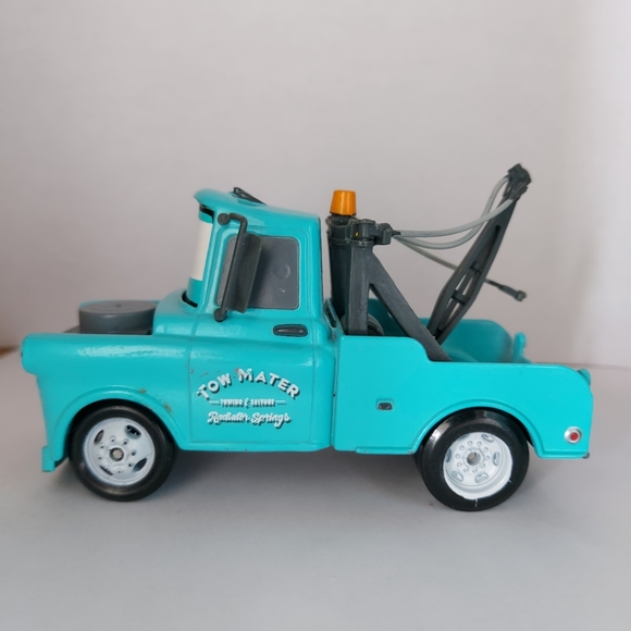 Disney Store CARS CHASER Series MATER In Blue Paint DIE-CAST 1:43 RARE - Picture 3 of 8